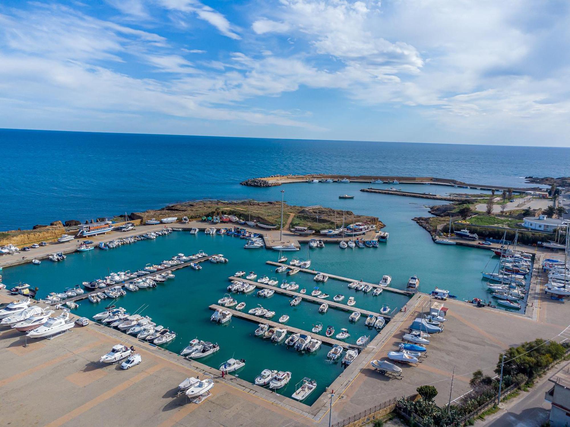 Home Le Castella Ле-Кастелла Екстер'єр фото